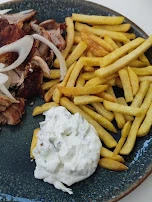 Gyros Mit Pommes Und Tzatziki
